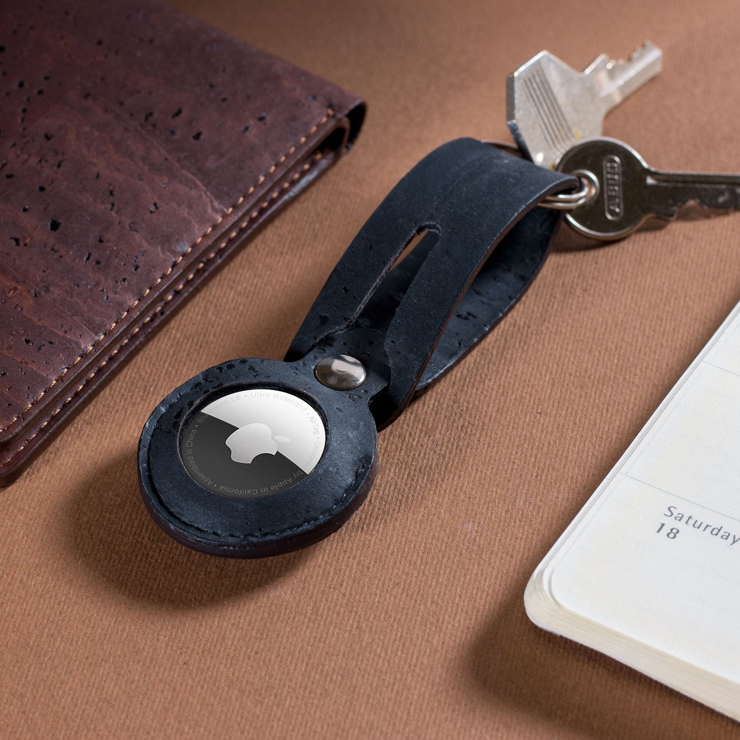 keychains airtag apple cork black