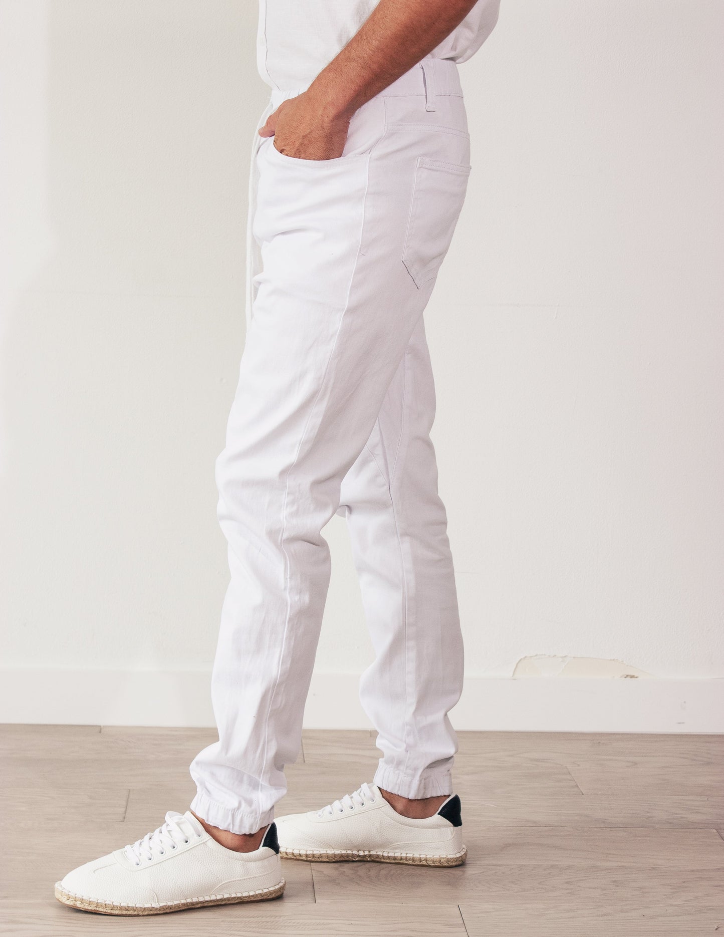 white men pent jogger